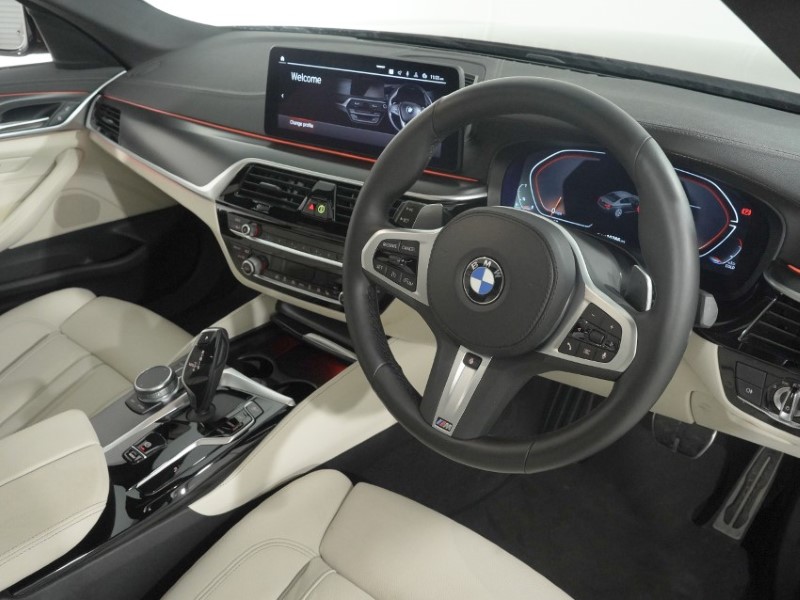 2022 (22) BMW 5 SERIES 530d xDrive MHT M Sport 4dr Auto 5567753