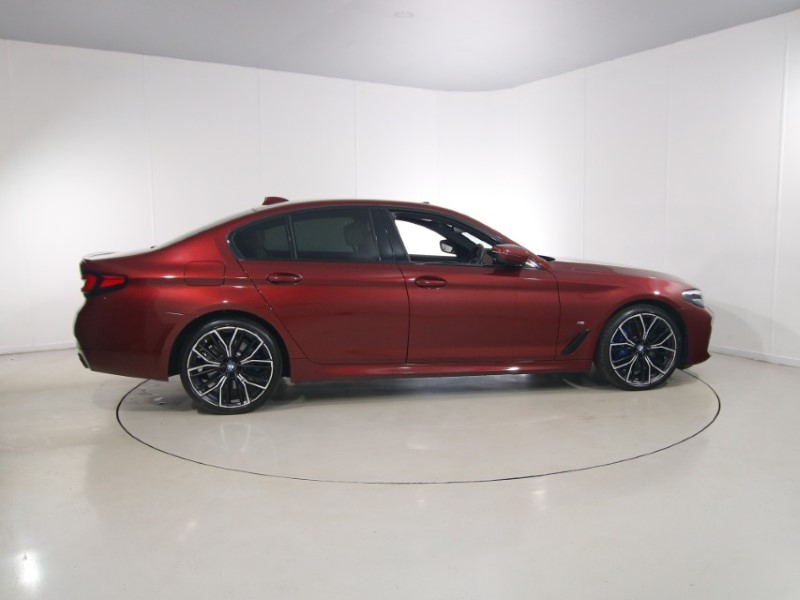 2022 (22) BMW 5 SERIES 530d xDrive MHT M Sport 4dr Auto 5567788
