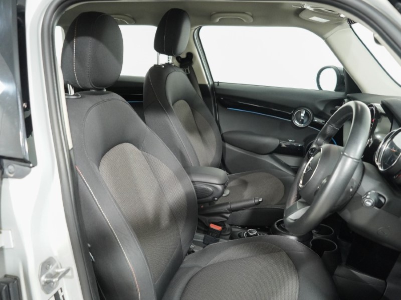 2022 (22) MINI HATCHBACK 1.5 Cooper Classic 5dr Auto 5588263