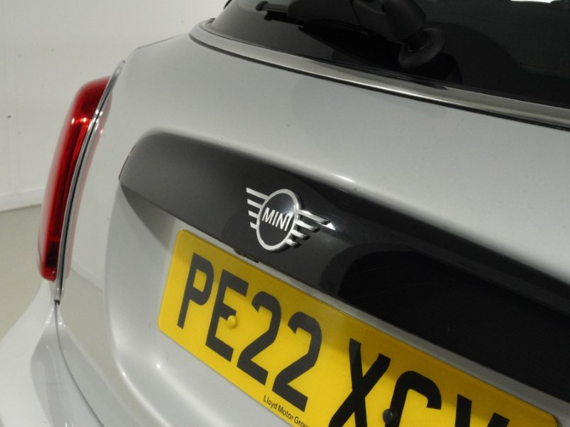 2022 (22) MINI HATCHBACK 1.5 Cooper Classic 5dr Auto 5588229