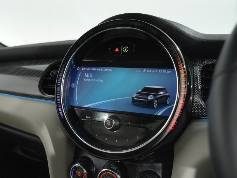 2024 (24) MINI HATCHBACK 1.5 Cooper Exclusive 3dr 5595406