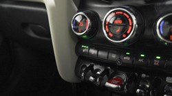 2024 (24) MINI HATCHBACK 1.5 Cooper Exclusive 3dr 5595400