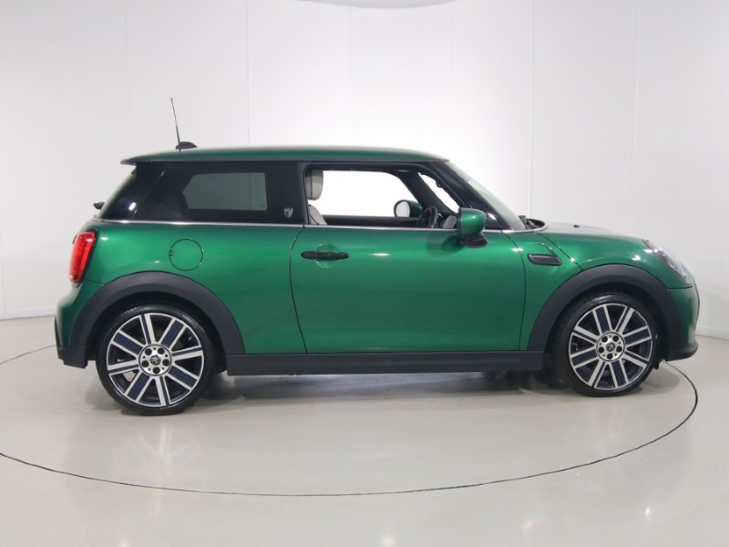 2024 (24) MINI HATCHBACK 1.5 Cooper Exclusive 3dr 5595422