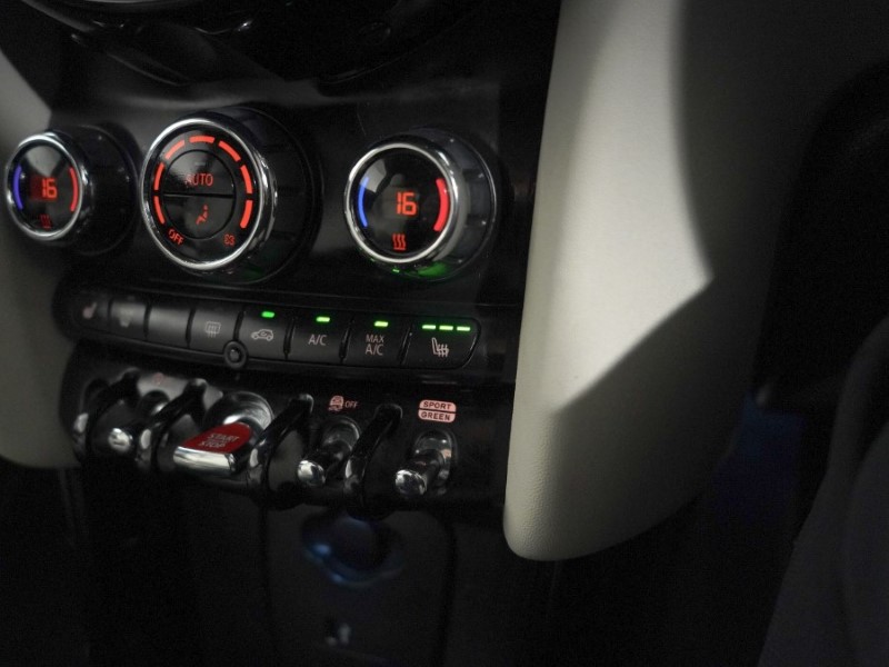 2024 (24) MINI HATCHBACK 1.5 Cooper Exclusive 3dr 5595399