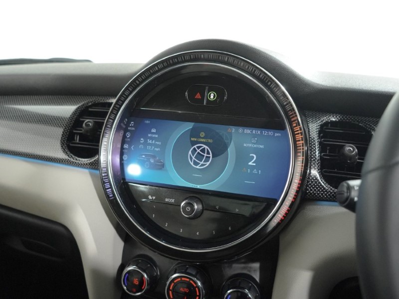 2024 (24) MINI HATCHBACK 1.5 Cooper Exclusive 3dr 5595396