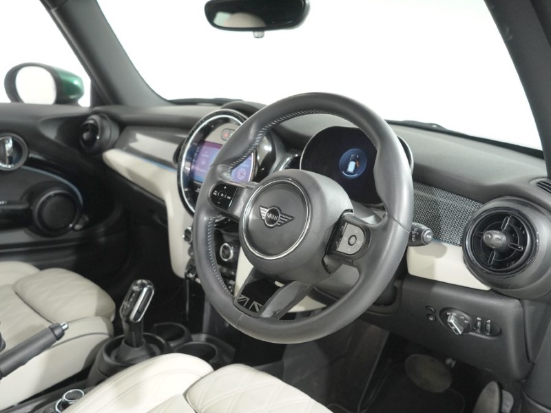 2024 (24) MINI HATCHBACK 1.5 Cooper Exclusive 3dr 5595386