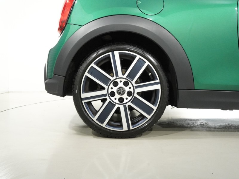 2024 (24) MINI HATCHBACK 1.5 Cooper Exclusive 3dr 5595368