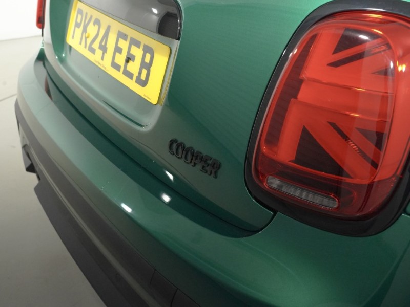 2024 (24) MINI HATCHBACK 1.5 Cooper Exclusive 3dr 5595370