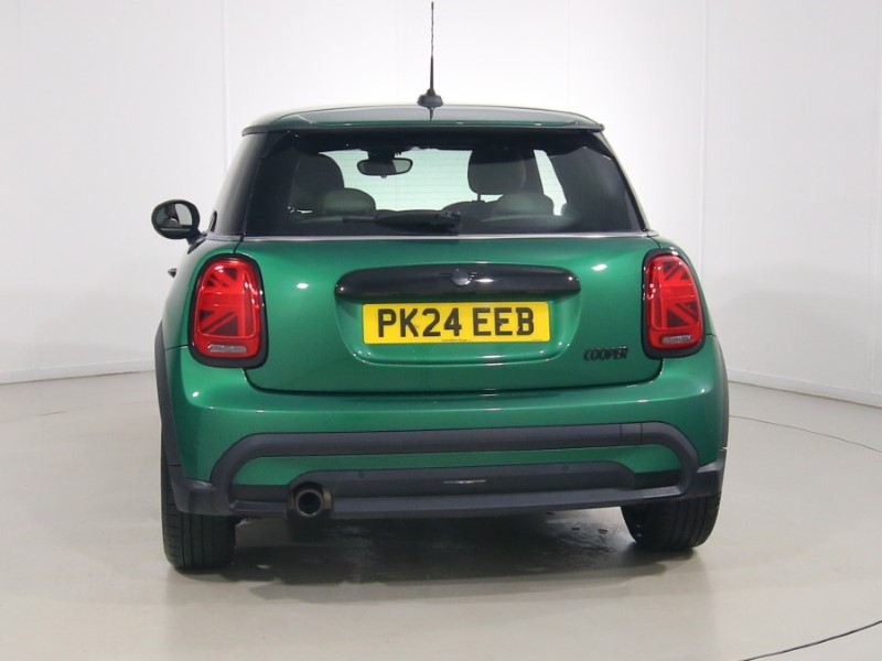 2024 (24) MINI HATCHBACK 1.5 Cooper Exclusive 3dr 5595420