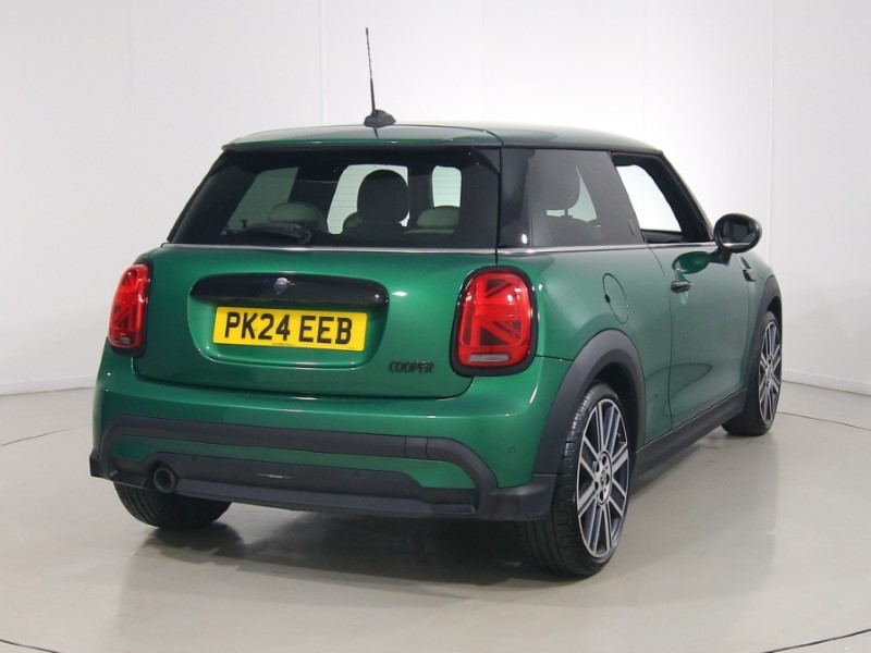 2024 (24) MINI HATCHBACK 1.5 Cooper Exclusive 3dr 5595421