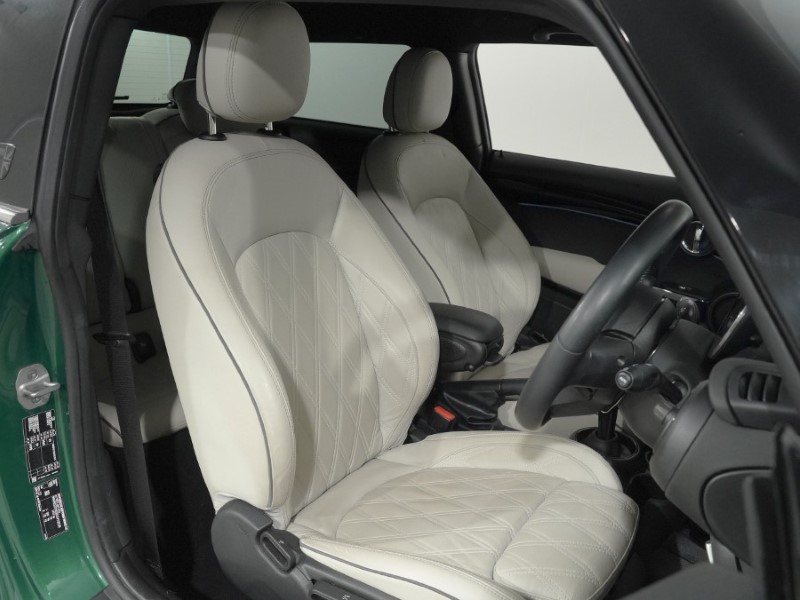 2024 (24) MINI HATCHBACK 1.5 Cooper Exclusive 3dr 5595382