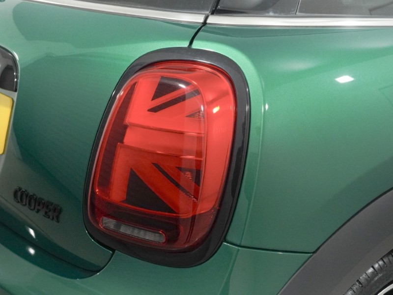 2024 (24) MINI HATCHBACK 1.5 Cooper Exclusive 3dr 5595369