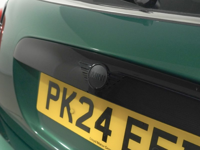 2024 (24) MINI HATCHBACK 1.5 Cooper Exclusive 3dr 5595371