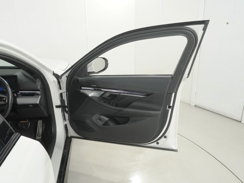 2024 (24) BMW I5 250kW eDrive40 M Sport 84kWh 4dr Auto 5598489