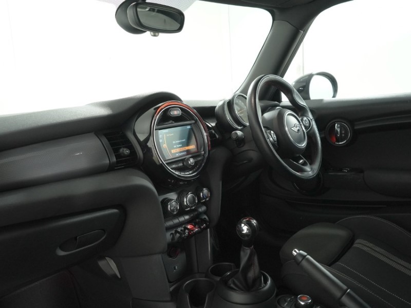 2018 (68) MINI HATCHBACK 1.5 Cooper Sport II 3dr 5651185