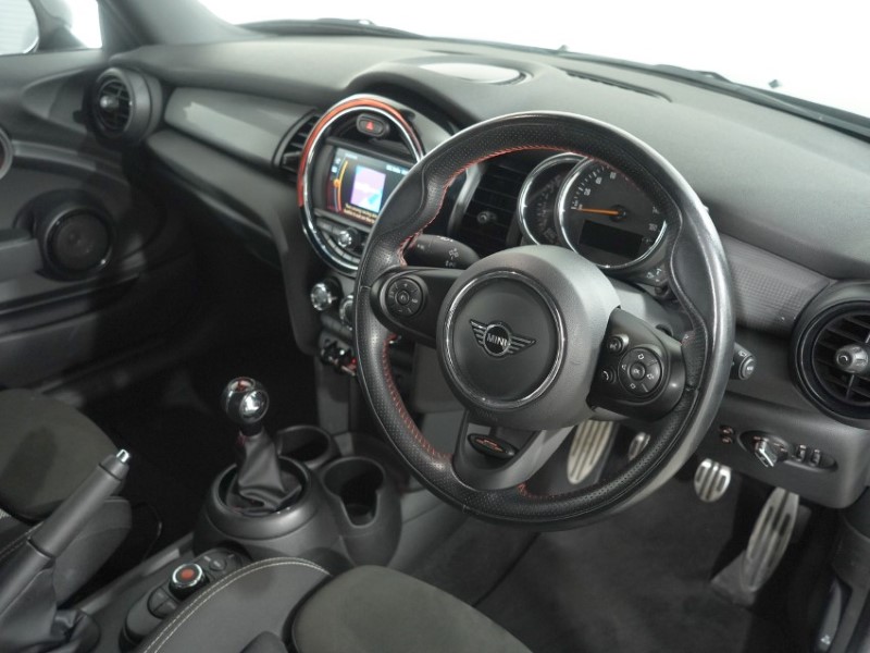 2018 (68) MINI HATCHBACK 1.5 Cooper Sport II 3dr 5651201