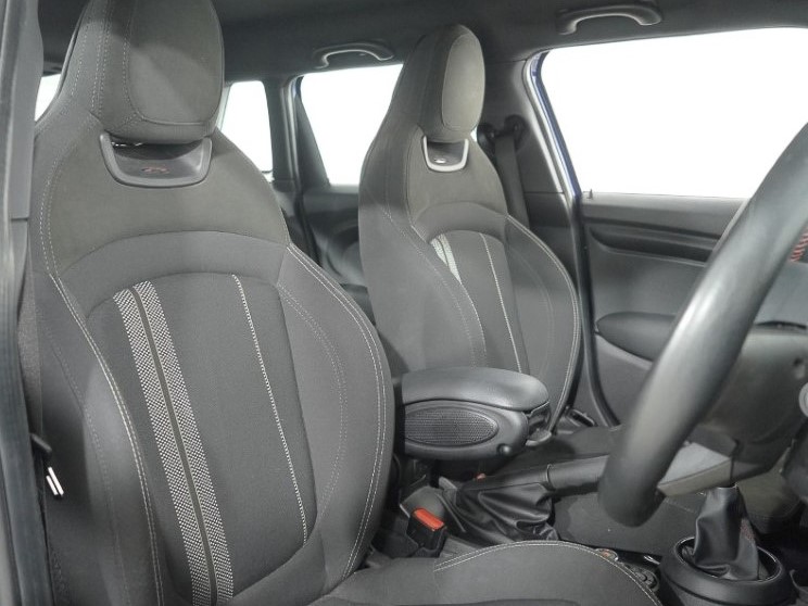 2018 (68) MINI HATCHBACK 1.5 Cooper Sport II 3dr 5655136
