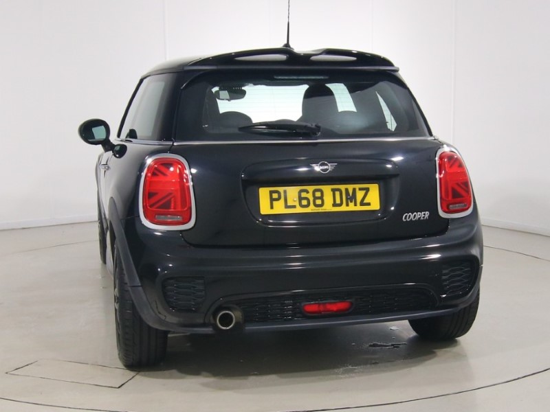 2018 (68) MINI HATCHBACK 1.5 Cooper Sport II 3dr 5651227