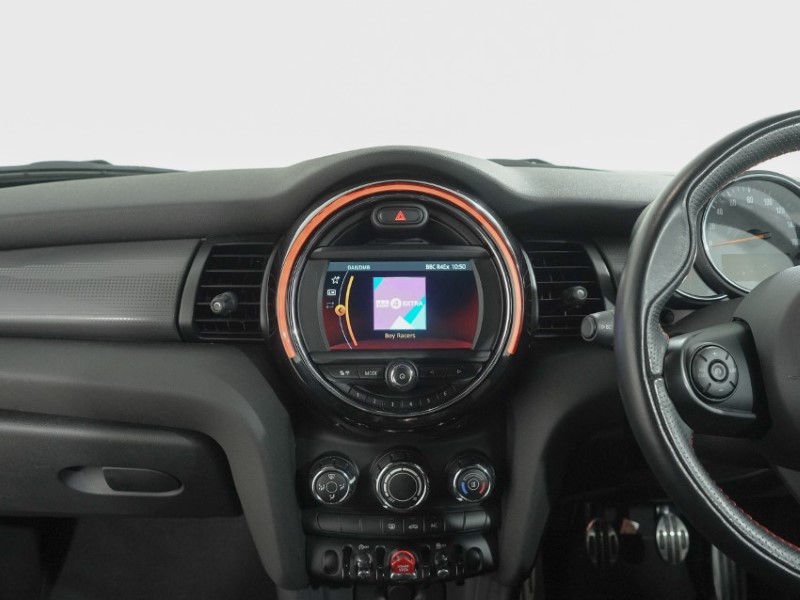 2018 (68) MINI HATCHBACK 1.5 Cooper Sport II 3dr 5651188