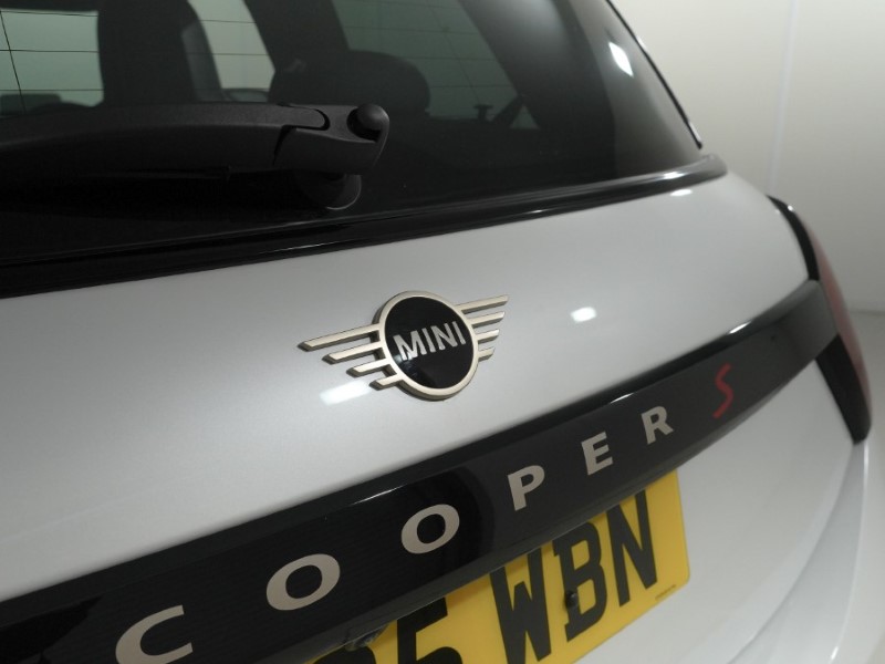 2025 (25) MINI COOPER 2.0 S Exclusive 3dr Auto 5626041