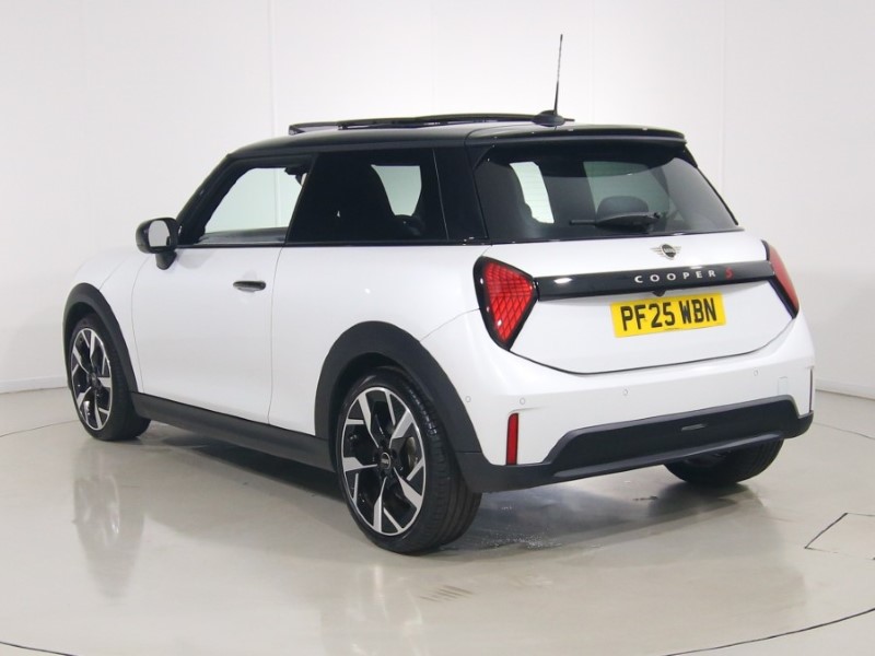 2025 (25) MINI COOPER 2.0 S Exclusive 3dr Auto 1
