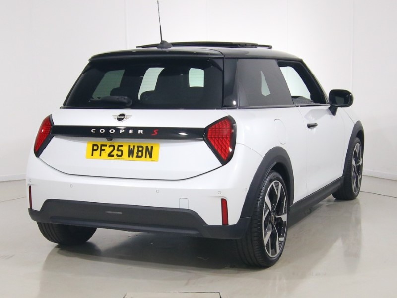 2025 (25) MINI COOPER 2.0 S Exclusive 3dr Auto 5626089