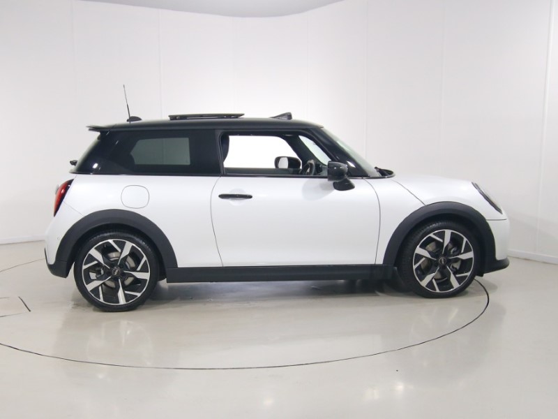 2025 (25) MINI COOPER 2.0 S Exclusive 3dr Auto 5626090