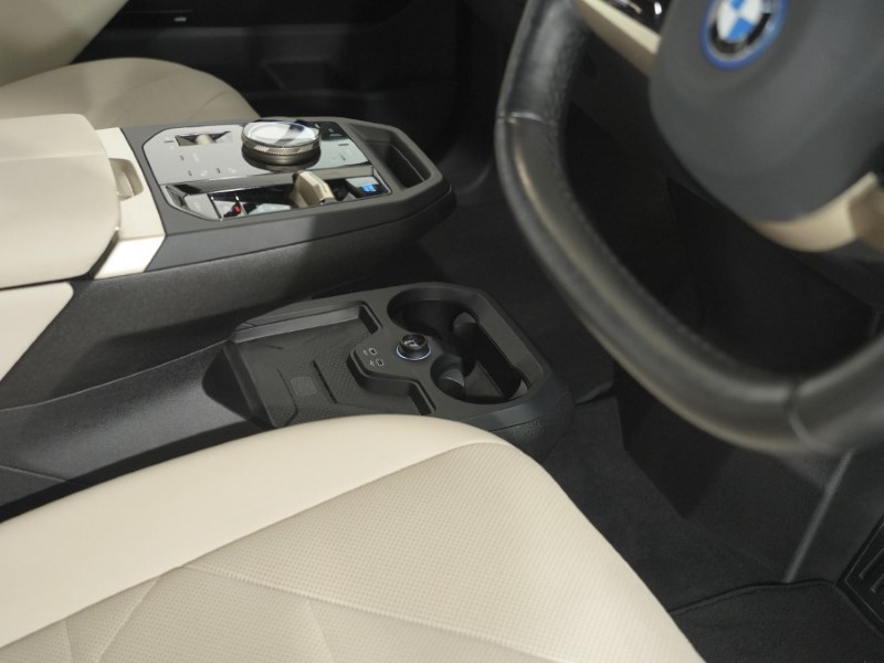 2023 (23) BMW iX 240kW xDrive40 M Sport 76.6kWh 5dr Auto 5618549