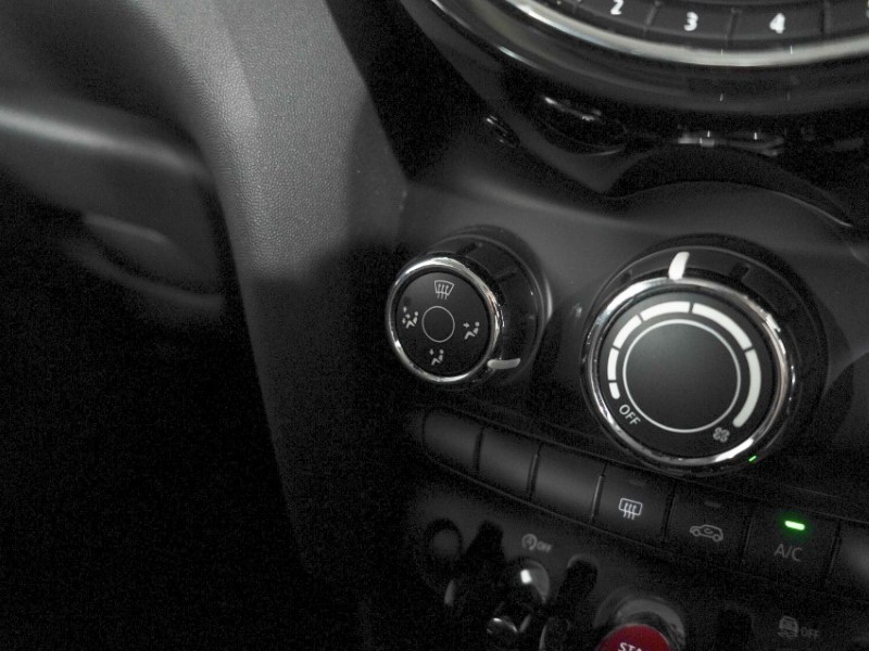 2018 (68) MINI HATCHBACK 1.5 One II 3dr Step Auto 5627945