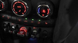 2019 (19) MINI HATCHBACK 2.0 Cooper S Classic II 5dr Auto 5641203
