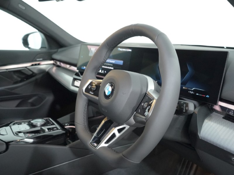 2026 (26) BMW 5 SERIES 520i M Sport Pro 5dr Auto 5650738