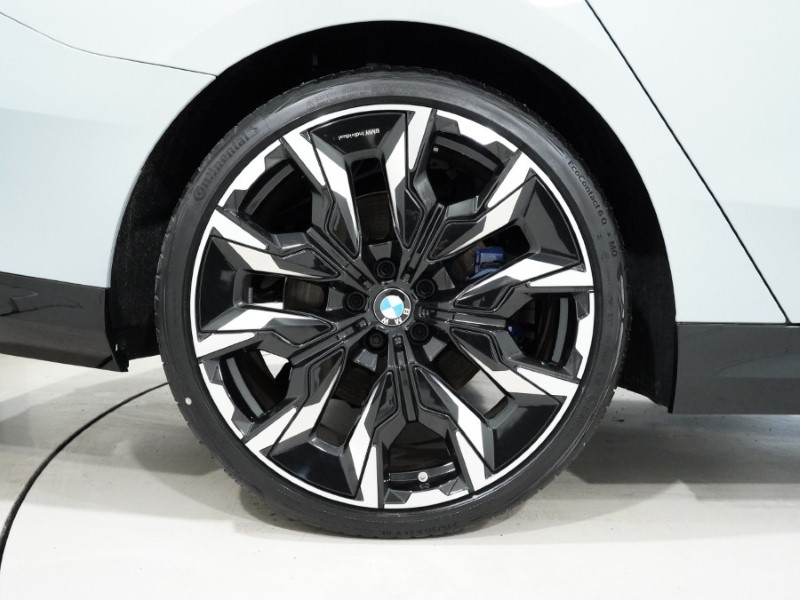 2026 (26) BMW 5 SERIES 520i M Sport Pro 5dr Auto 5650736