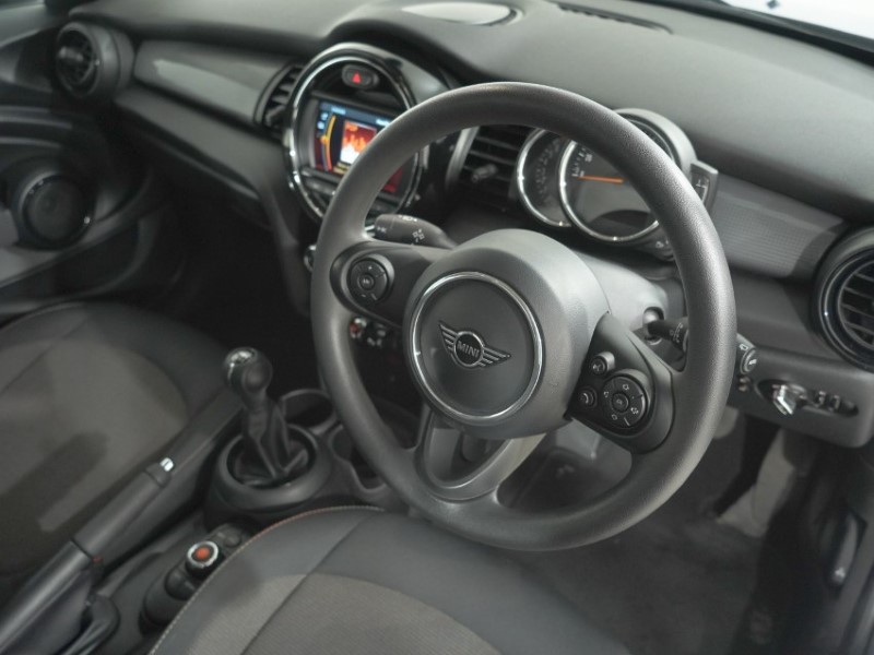2019 (19) MINI HATCHBACK 1.5 Cooper Classic II 5dr 5646424