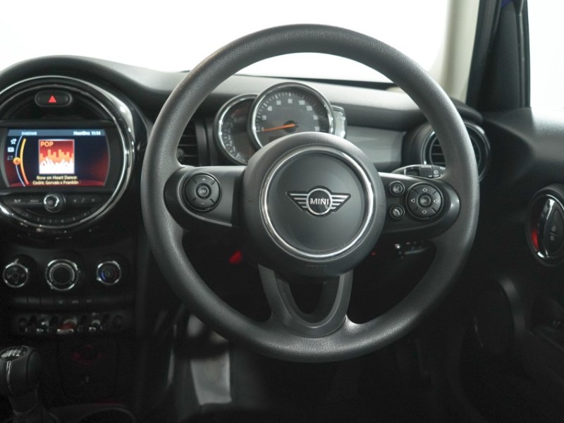 2019 (19) MINI HATCHBACK 1.5 Cooper Classic II 5dr 5646413