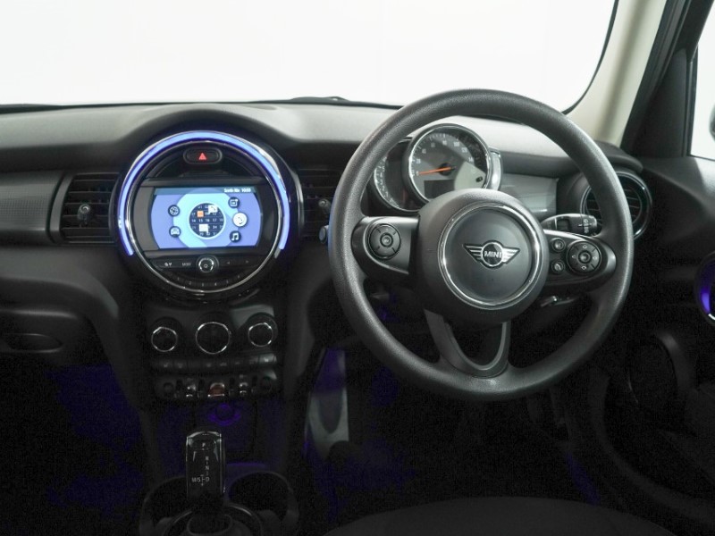 2020 (20) MINI HATCHBACK 1.5 Cooper Classic II 5dr Auto 5671996