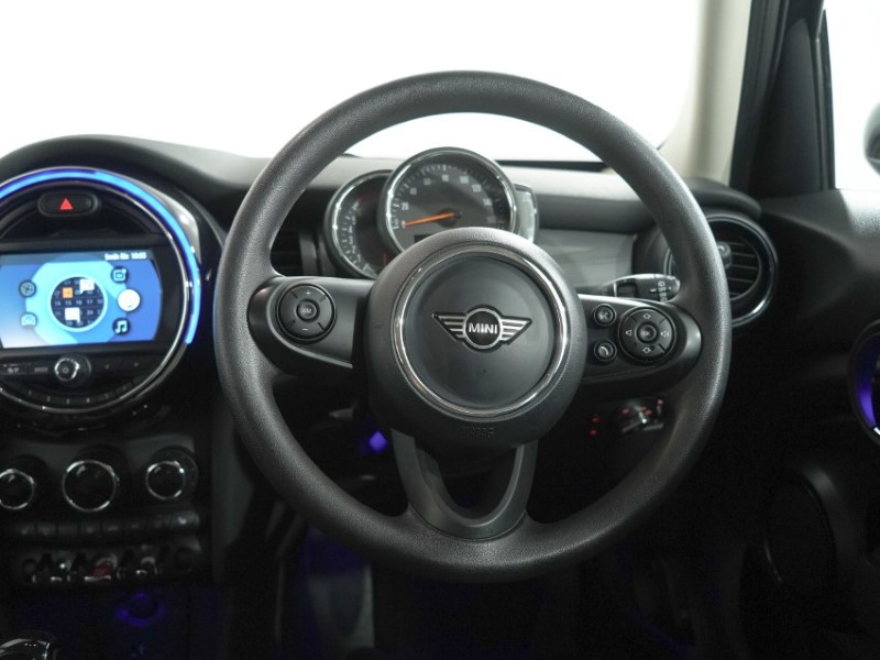 2020 (20) MINI HATCHBACK 1.5 Cooper Classic II 5dr Auto 5671999
