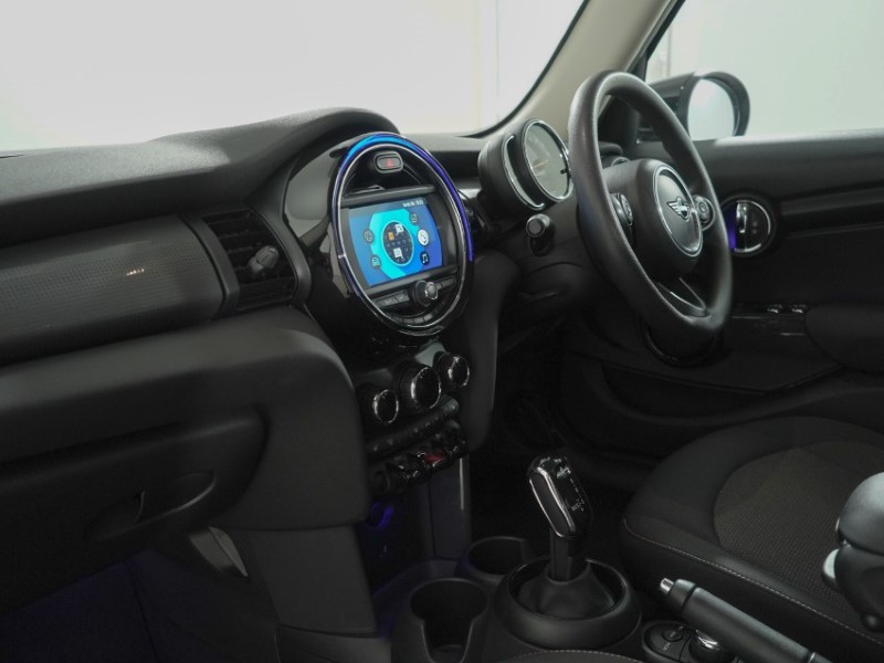 2020 (20) MINI HATCHBACK 1.5 Cooper Classic II 5dr Auto 5671994