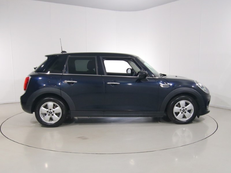 2020 (20) MINI HATCHBACK 1.5 Cooper Classic II 5dr Auto 5672038