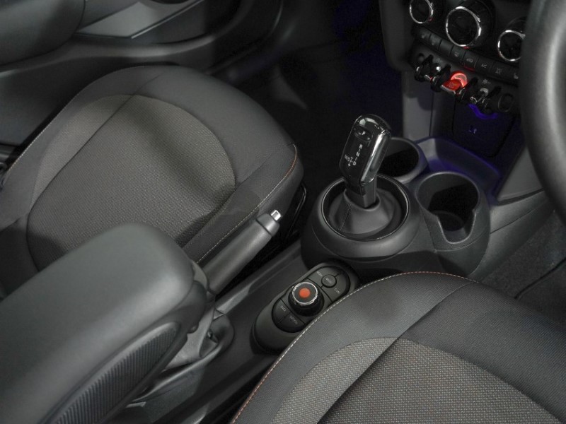 2020 (20) MINI HATCHBACK 1.5 Cooper Classic II 5dr Auto 5672010