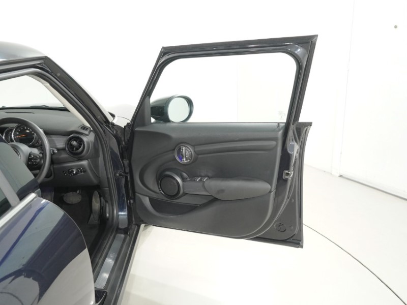 2020 (20) MINI HATCHBACK 1.5 Cooper Classic II 5dr Auto 5672004