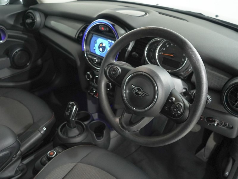 2020 (20) MINI HATCHBACK 1.5 Cooper Classic II 5dr Auto 5672009