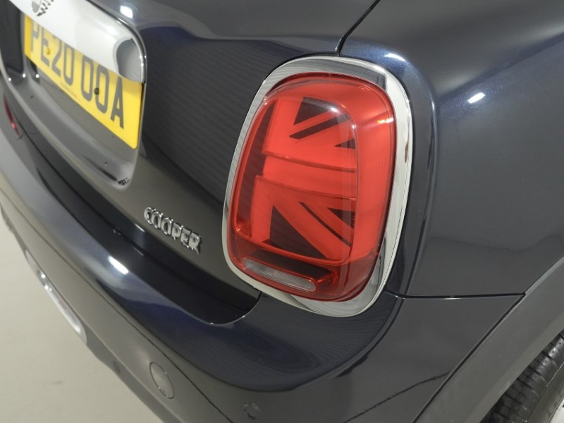 2020 (20) MINI HATCHBACK 1.5 Cooper Classic II 5dr Auto 5671988