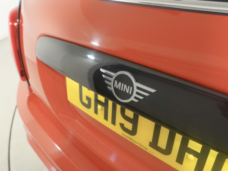 2019 (19) MINI HATCHBACK 2.0 Cooper S Classic II 5dr 5697585