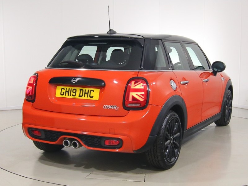 2019 (19) MINI HATCHBACK 2.0 Cooper S Classic II 5dr 5697647