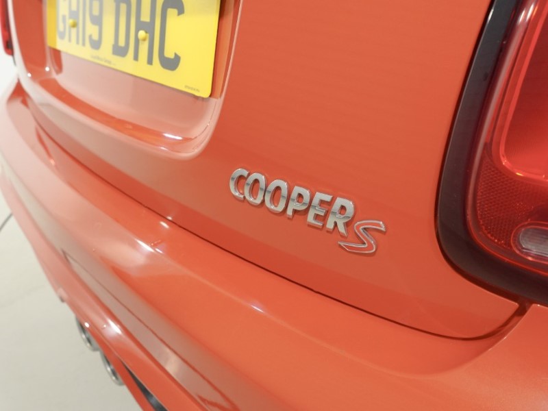 2019 (19) MINI HATCHBACK 2.0 Cooper S Classic II 5dr 5697584