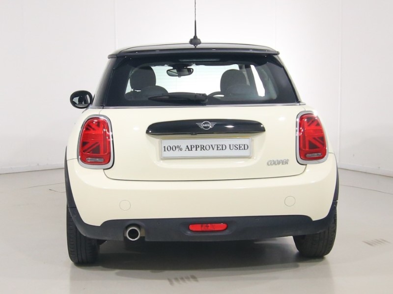 2020 (20) MINI HATCHBACK 1.5 Cooper Classic II 3dr Auto 5701028