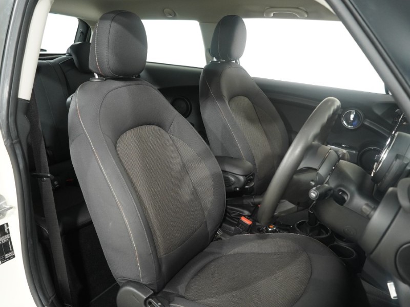 2020 (20) MINI HATCHBACK 1.5 Cooper Classic II 3dr Auto 5700997