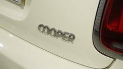 2020 (20) MINI HATCHBACK 1.5 Cooper Classic II 3dr Auto 5700980