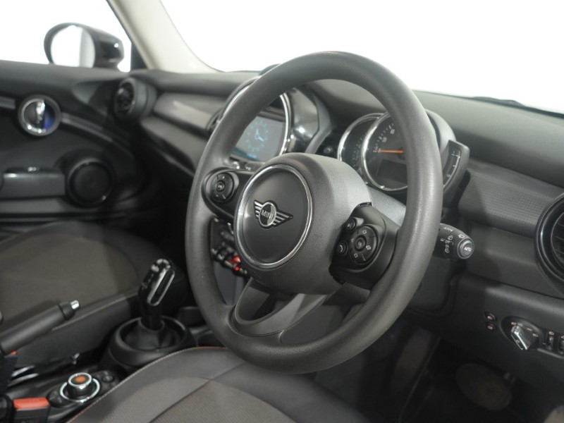 2020 (20) MINI HATCHBACK 1.5 Cooper Classic II 3dr Auto 5701000