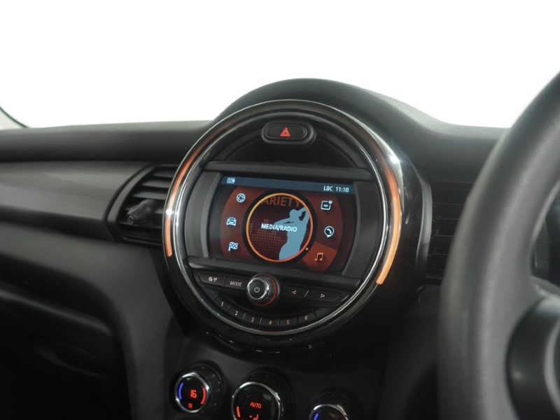 2020 (20) MINI HATCHBACK 1.5 Cooper Classic II 3dr Auto 5701012